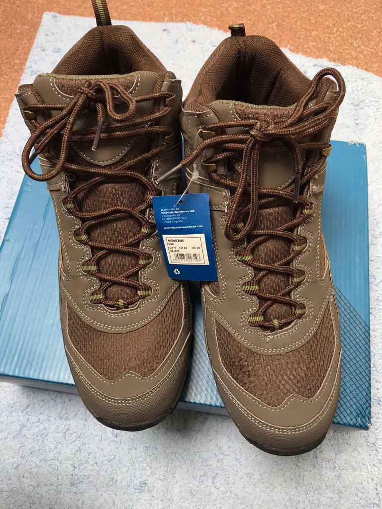 mens hiking boots size 9